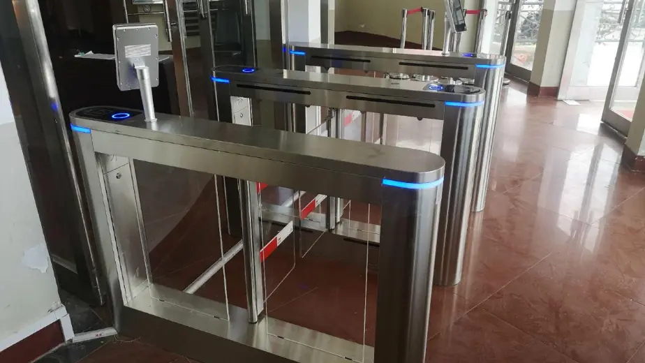 Facial recognition access gate