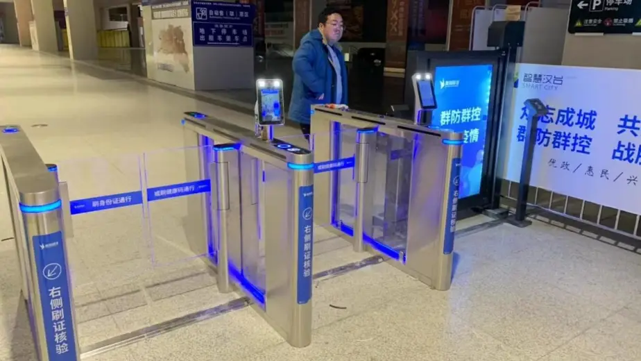 Facial recognition speed gate