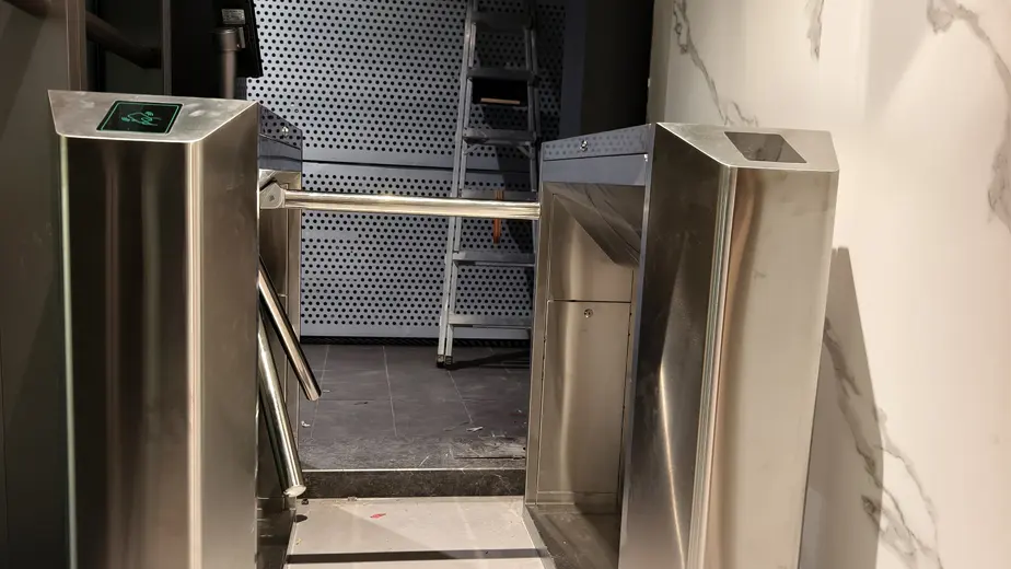 سیستەمی کۆنترۆڵی چوونە ژوورەوەی هۆڵی وەرزشی